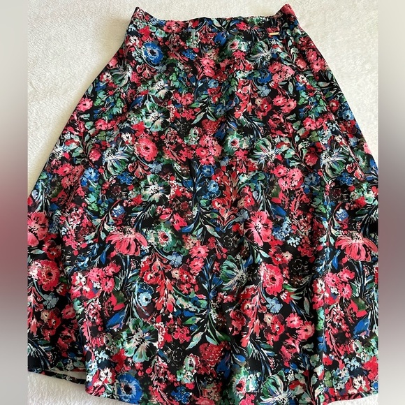 Tahari midi floral skirt. Size XS. New without Tag - Picture 3 of 5